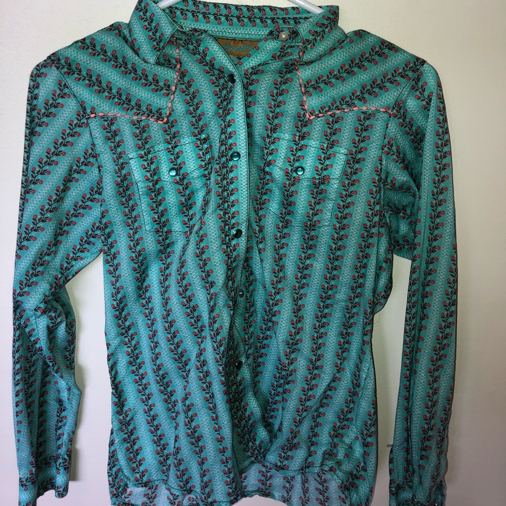 Wrangler snap button down western shirt.